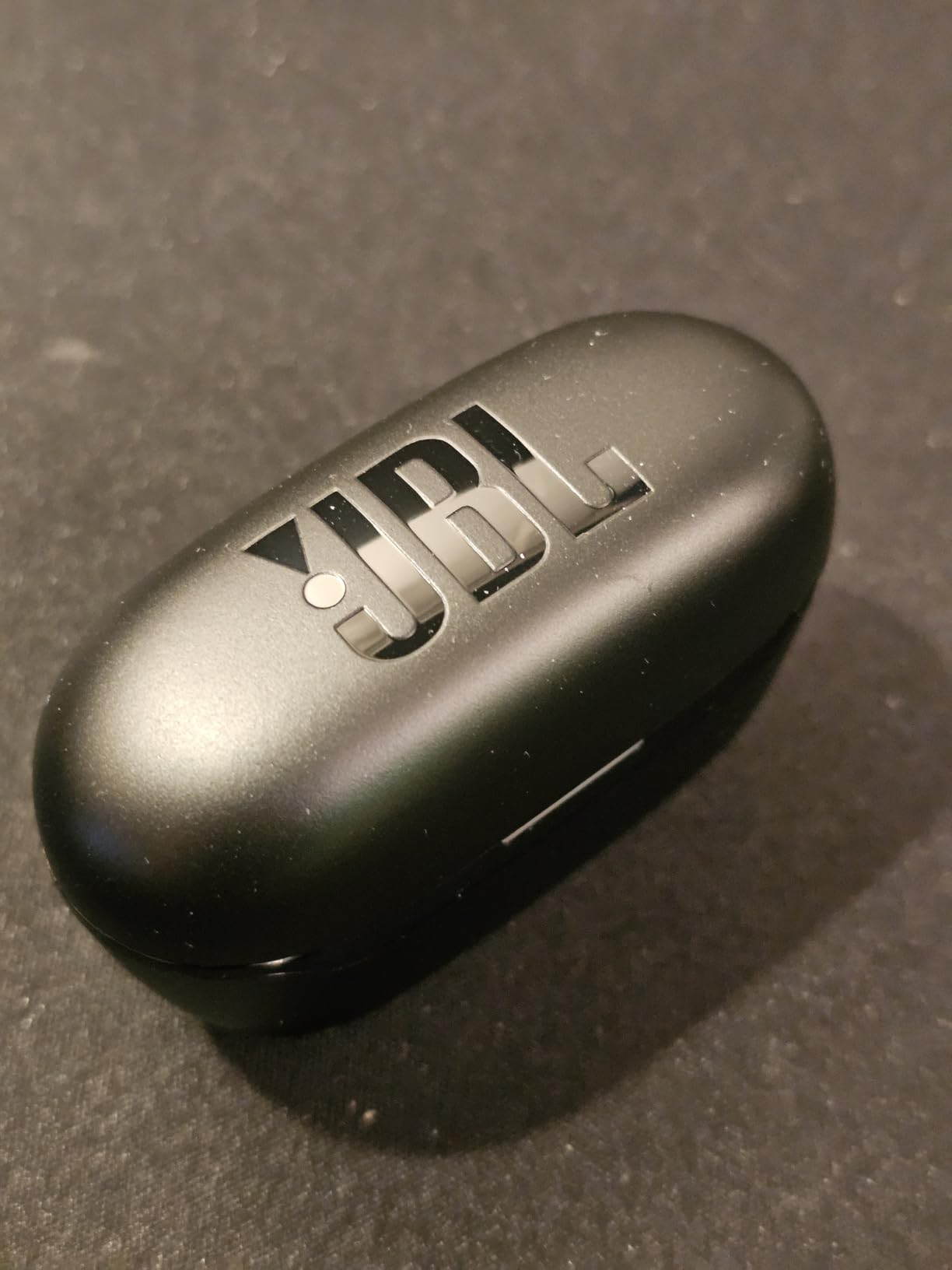 Un auricolare ha smesso di caricare