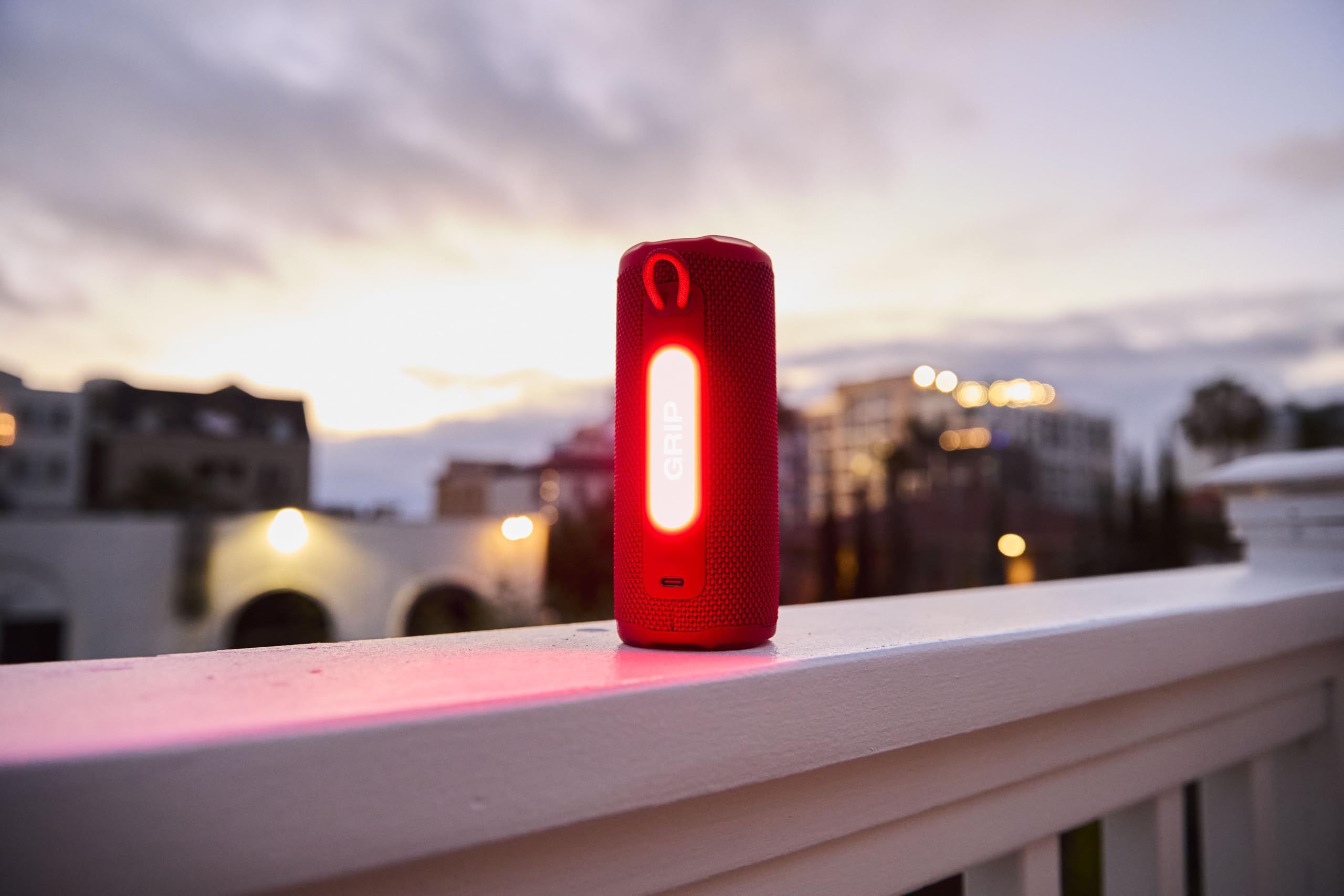 jbl-grip-speaker-bluetooth-compatto-con-ai-sound-boost-ip68-impermeabile-luce-am image 8