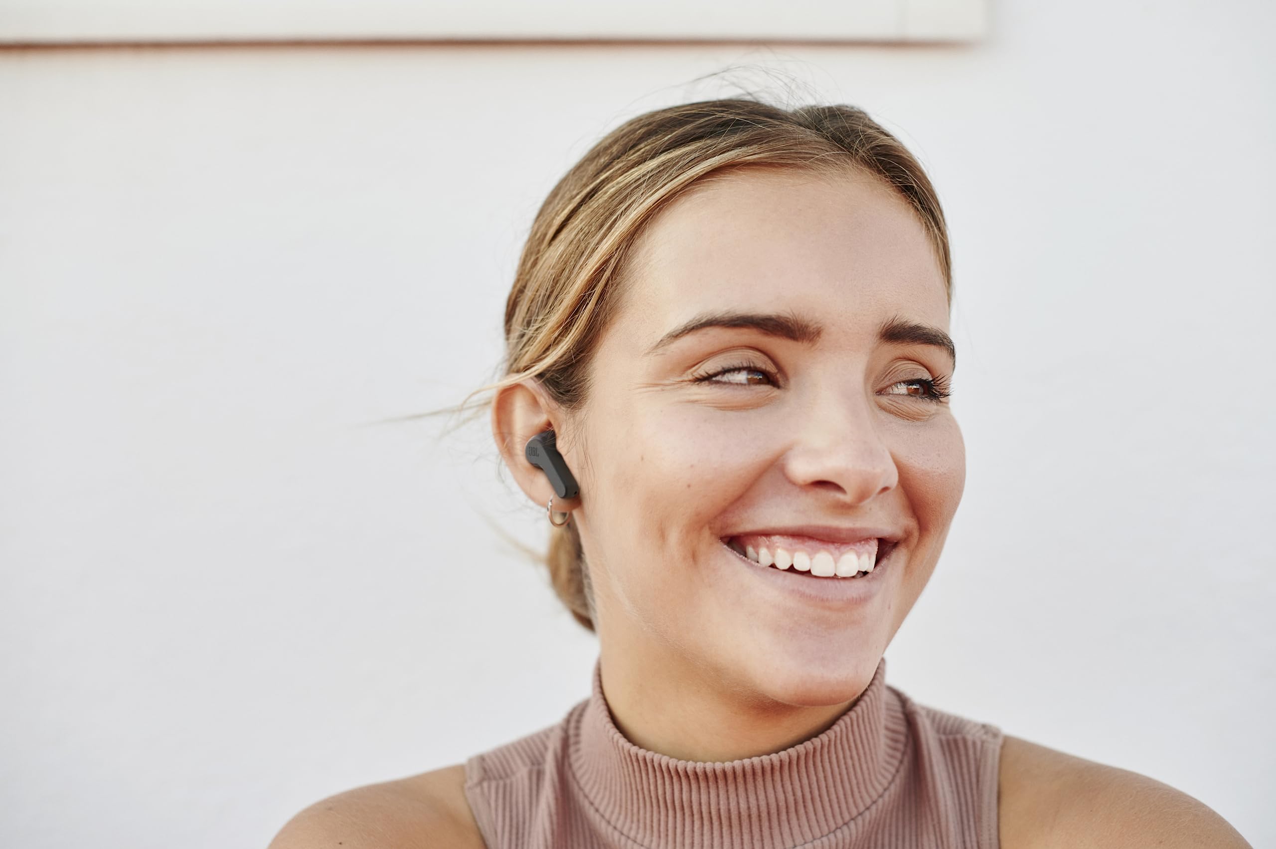 jbl-wave-beam-auricolari-wireless-in-ear-bluetooth-con-design-a-astina-e-custodi image 6
